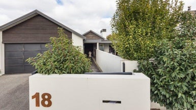 18 Ihaka Street, Hokowhitu, Palmerston North - Carousel 1