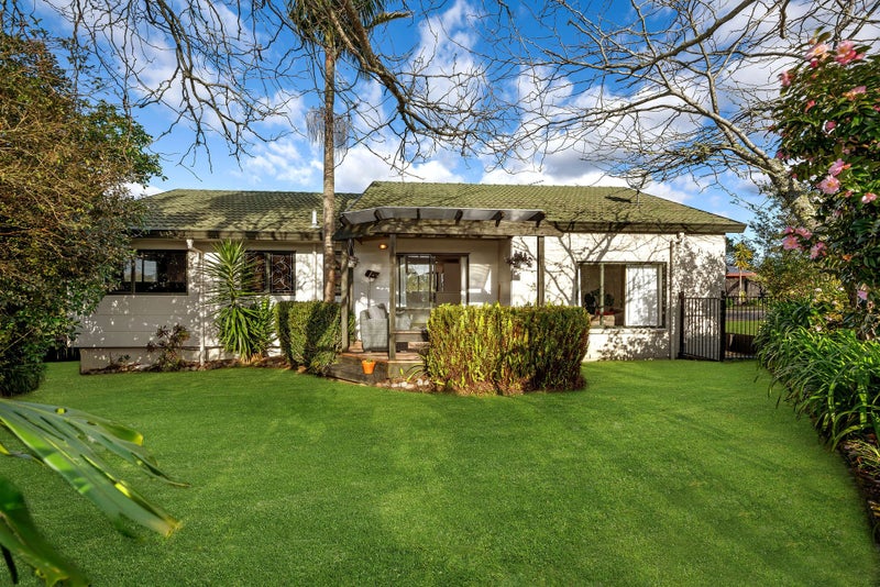 17 Robina Court, Burswood, Auckland - Carousel 2