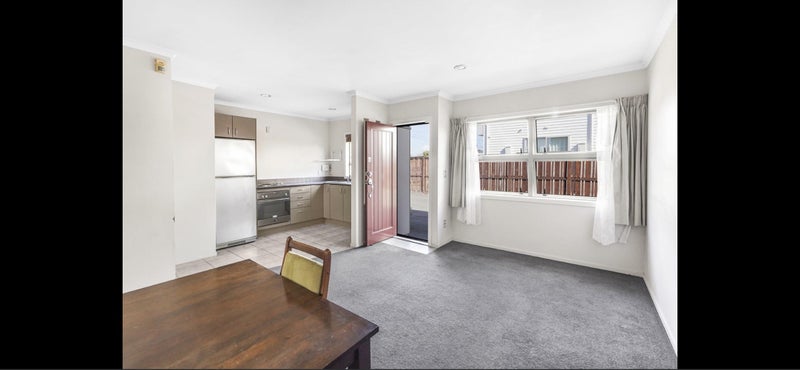 8A Ford Street, Hamilton East, Hamilton - Carousel 12