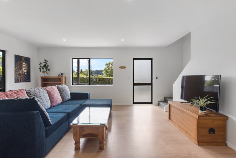 1/105 Lancaster Road, Beach Haven, Auckland - Carousel 2