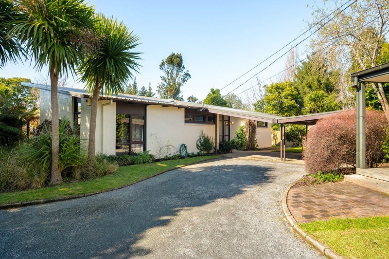 10 Burwood Place, Silverdale, Hamilton - Carousel 1