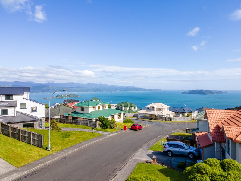 75 Dress Circle, Newlands, Wellington - Carousel 34