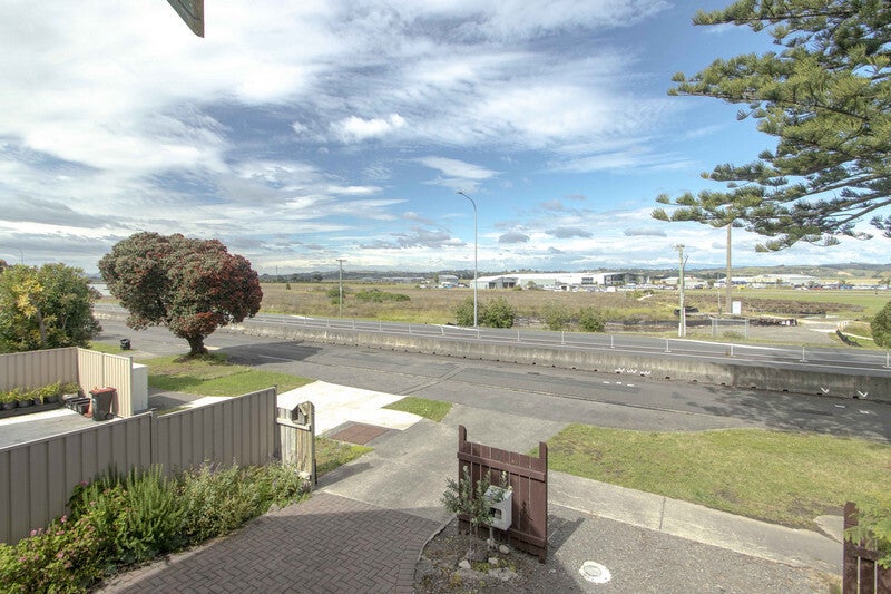 19 Pukeko Place, Westshore, Napier - Carousel 1