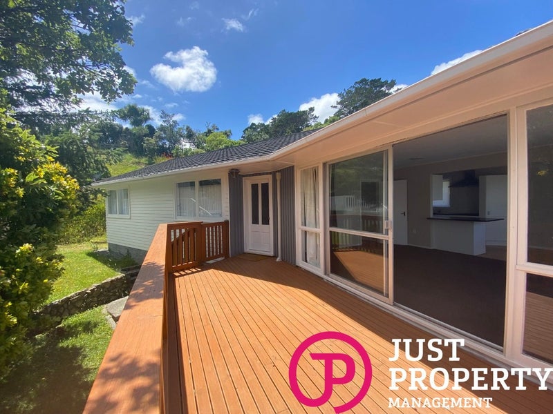 11 Middlesex Place, Northland, Wellington - Carousel 1