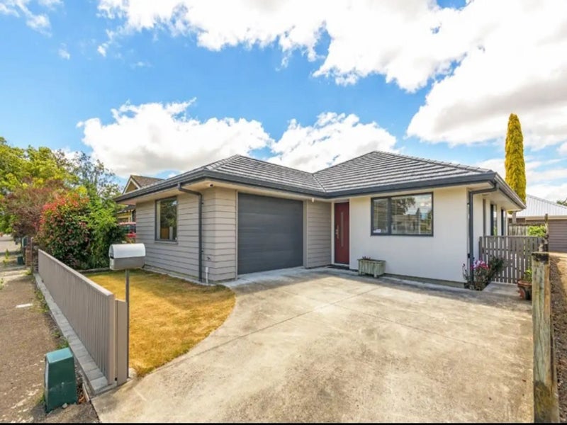 39 Shamrock Street, Takaro, Palmerston North - Carousel 1