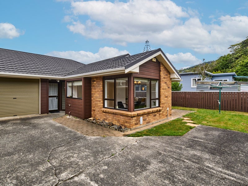 219C Main Road, Tawa, Wellington - Carousel 1