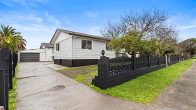 1/31 Etherton Drive, Weymouth, Auckland - Carousel 1