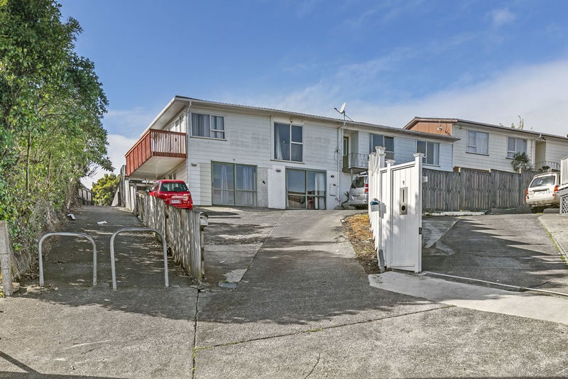 1/11 Chamade Place, Clover Park, Auckland - Carousel 1