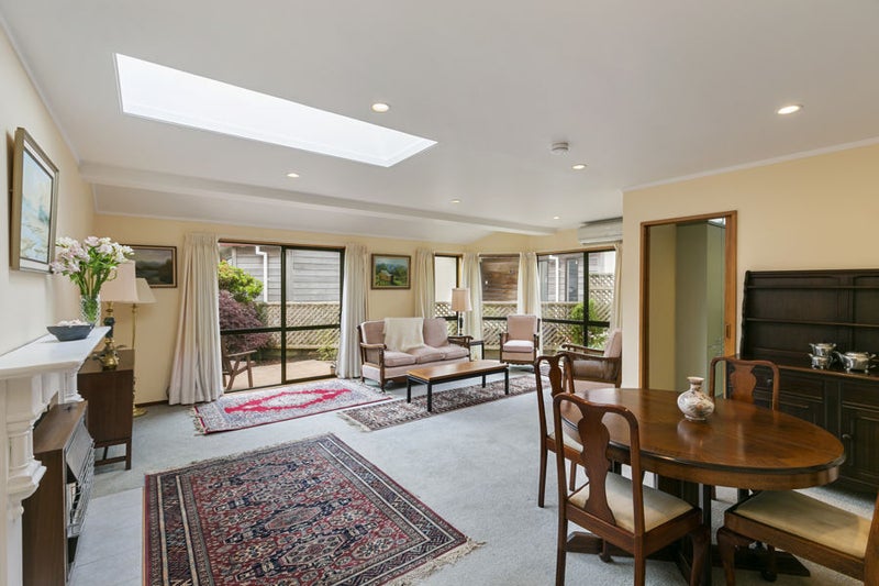 2 Scorian Close, Karori, Wellington - Carousel 1