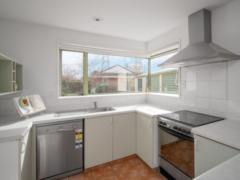 12 Murfitt Place, Sockburn, Christchurch - Carousel 2