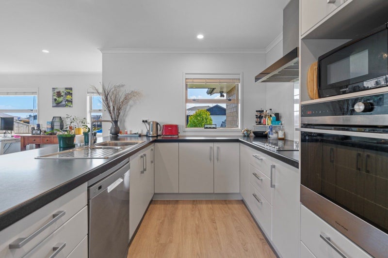 6 Okataina Street, Pyes Pa, Tauranga - Carousel 2