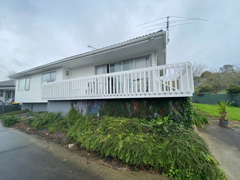 6 Yarra Place, Botany Downs, Auckland - Carousel 2