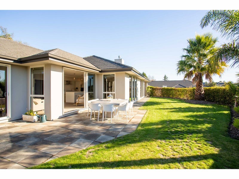 3 Romney Close, Richmond - Carousel 1