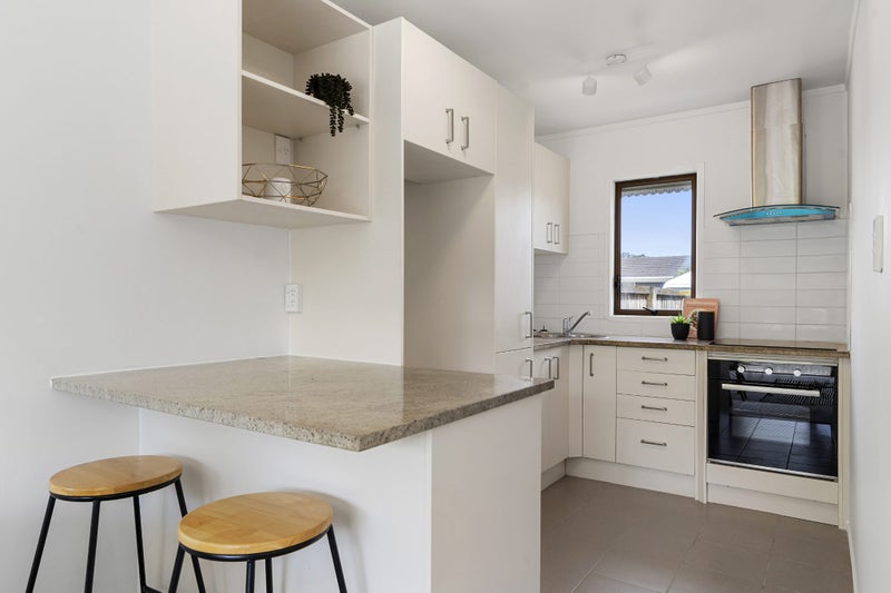 2/773 Beach Road, Browns Bay, Auckland - Carousel 2