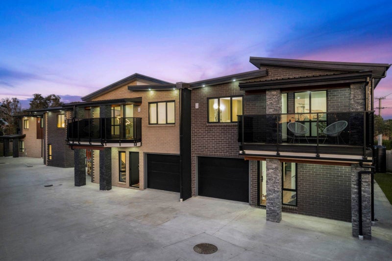 12B Hill Crescent, New Lynn, Auckland - Carousel 1