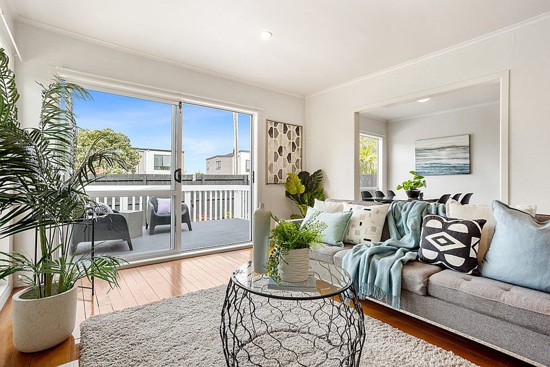8 Hikurangi Street, Te Atatu Peninsula, Auckland - Carousel 2