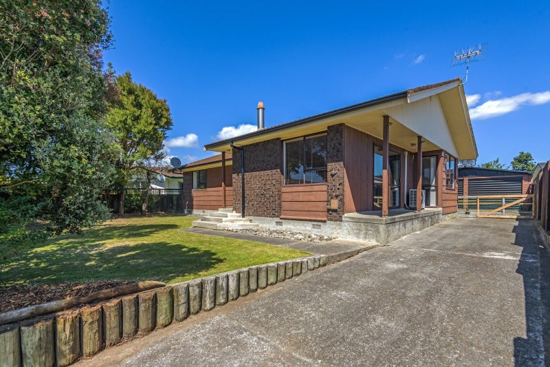 12 Hillcrest Drive, Kelvin Grove, Palmerston North - Carousel 1