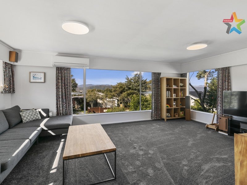 7 Camellia Terrace, Maungaraki, Lower Hutt - Carousel 2