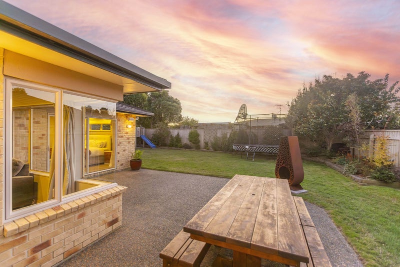 164 Guildford Drive, Paraparaumu Beach, Paraparaumu - Carousel 1