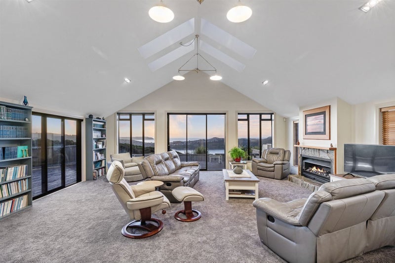 16 Kahurangi Heights, Aotea, Porirua - Carousel 2