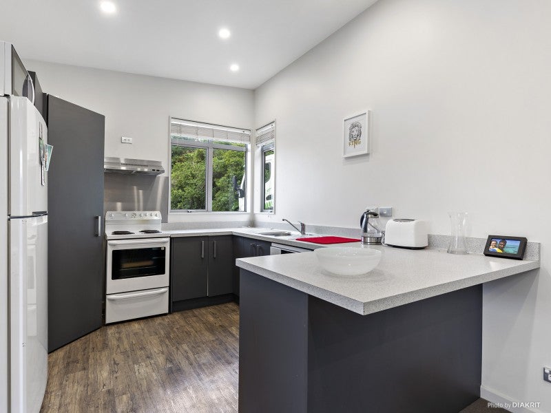 34 Cave Road, Houghton Bay, Wellington - Carousel 2