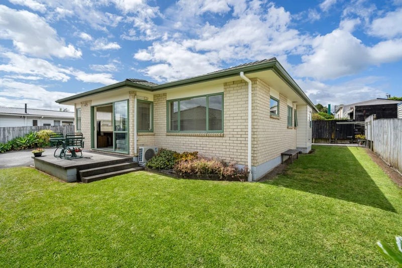 7 Exminster Street, Blockhouse Bay, Auckland - Carousel 1