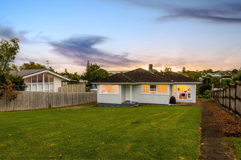 24 Gill Avenue, Te Atatu Peninsula, Auckland - Carousel 1