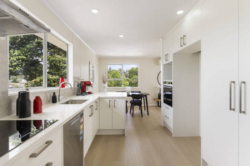 1/73 Girrahween Drive, Tōtara Vale, Auckland - Carousel 2