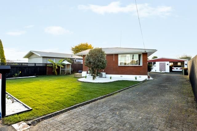 62 Saxbys Road, Deanwell, Hamilton - Carousel 1