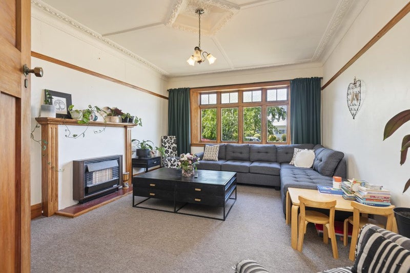 16 Burns Avenue, Takaro, Palmerston North - Carousel 2