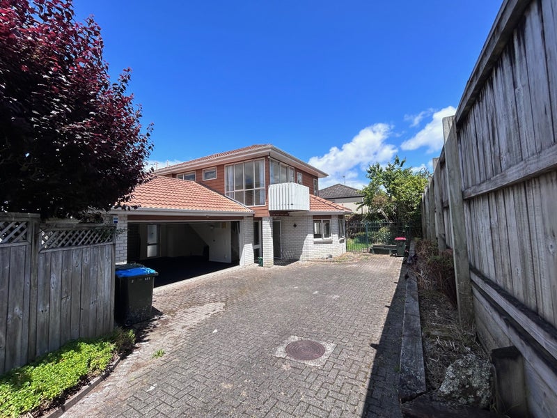 2/651 Manukau Road, Royal Oak, Auckland - Carousel 1