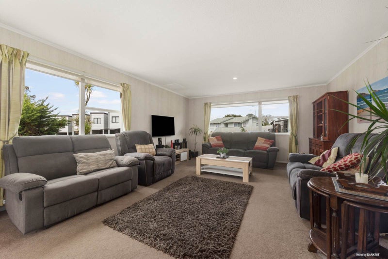 38 Hatherlow Street, Glenfield, Auckland - Carousel 2