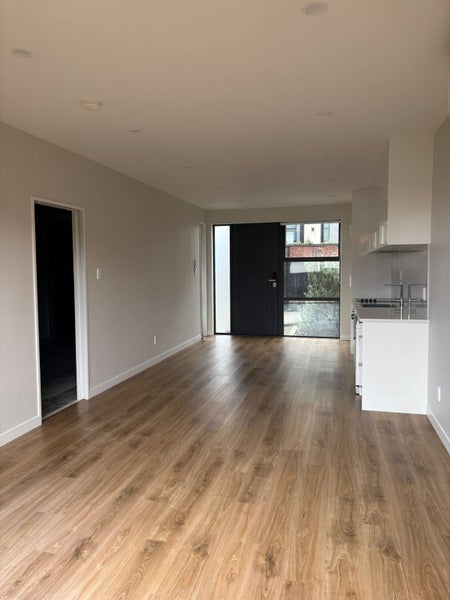 3/8 Bagnall Avenue, Point England, Auckland - Carousel 2