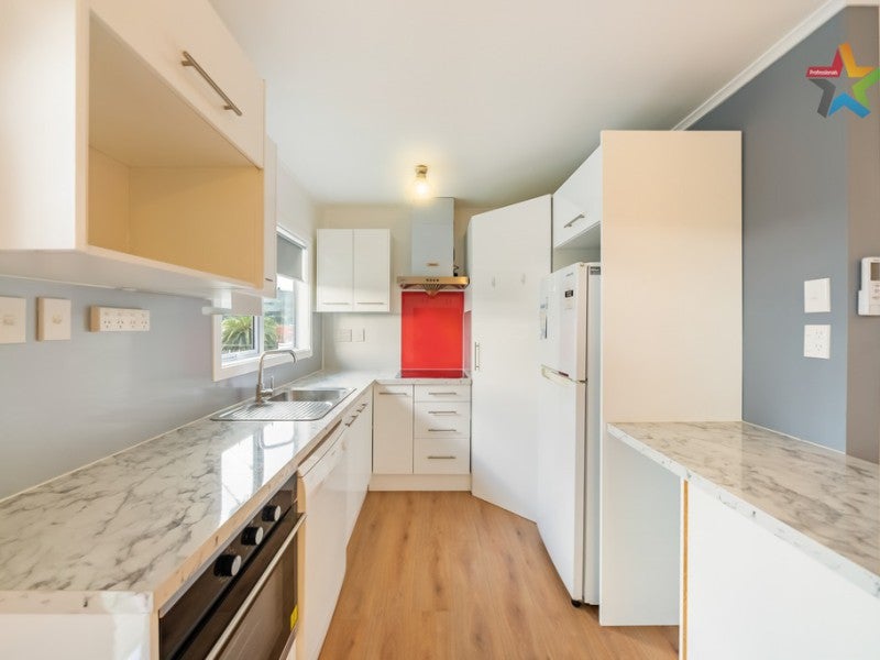 2/6 Main road, Wainuiomata, Lower Hutt - Carousel 1