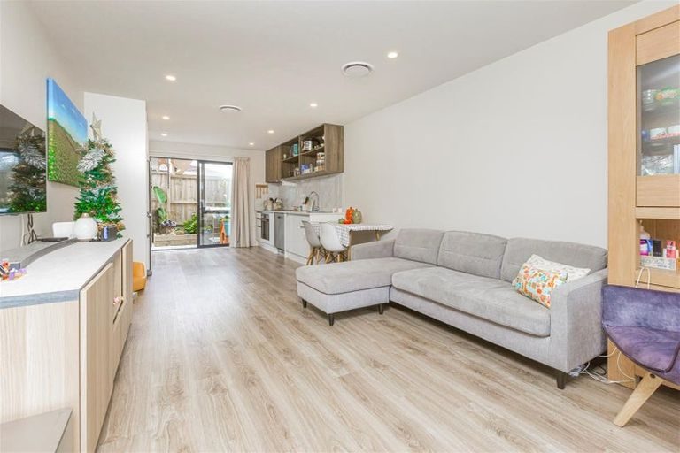14B Medina Place, Half Moon Bay, Auckland - Carousel 2