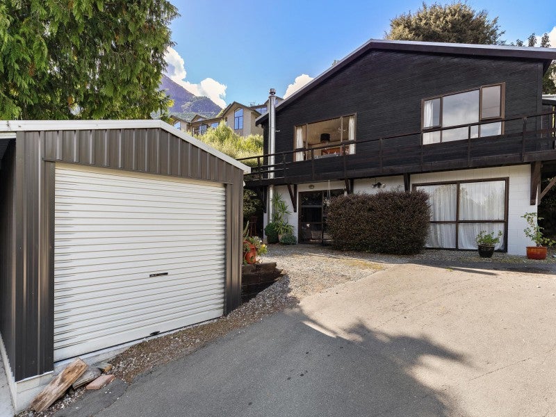 279 Fernhill Road, Sunshine Bay, Queenstown - Carousel 1