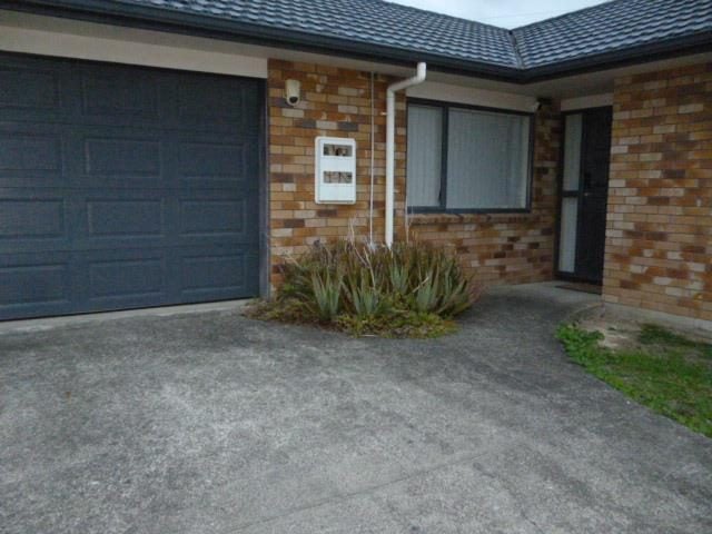 61 De Havilland Drive, Goodwood Heights, Auckland - Carousel 1