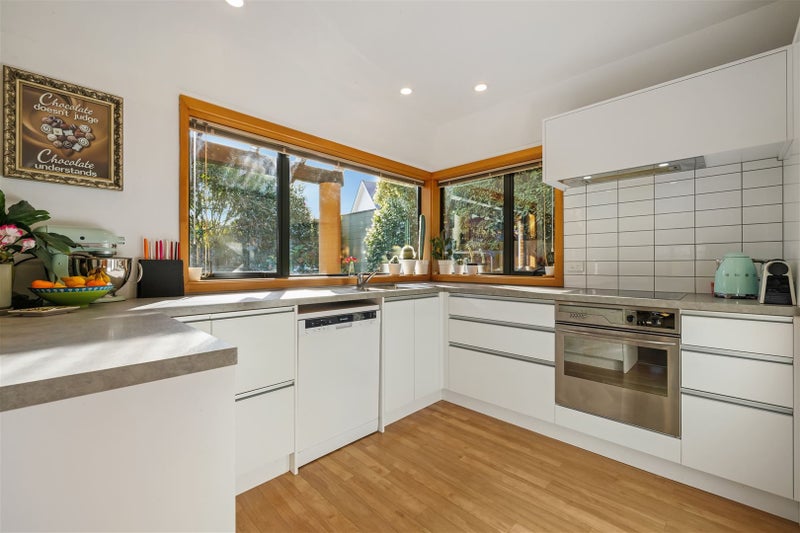 2 Royal Elm Lane, Bryndwr, Christchurch - Carousel 2