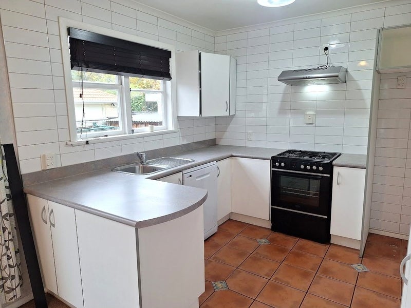 31 Heretaunga Square, Silverstream, Upper Hutt - Carousel 2