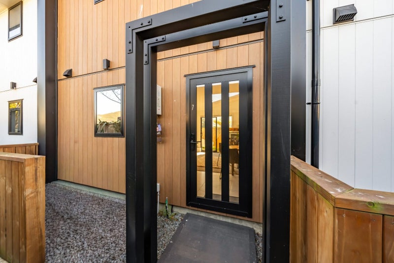 7/97 Whites Line East, Waiwhetū, Lower Hutt - Carousel 13