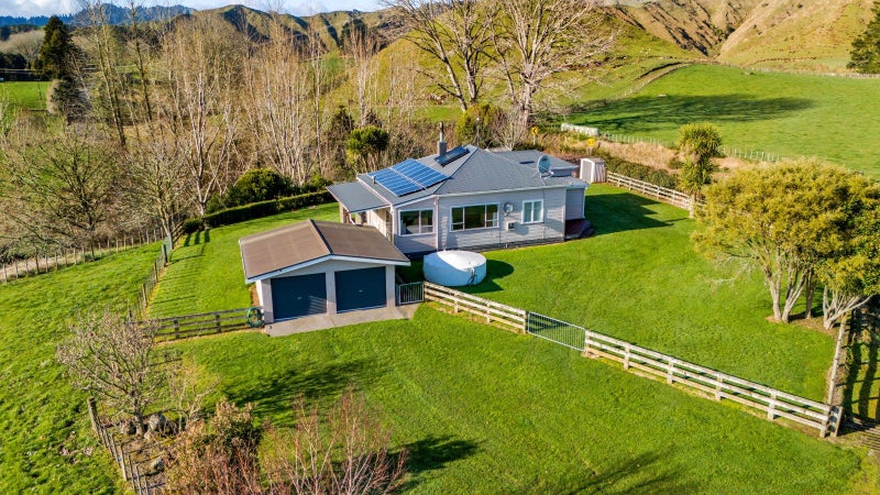 2625 Ohura Road, Strathmore - Carousel 1