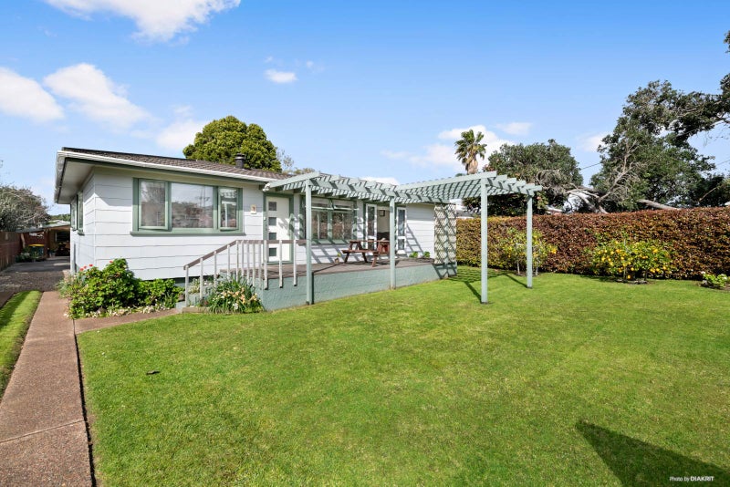 89 Ladies Mile, Manly, Whangaparaoa - Carousel 1