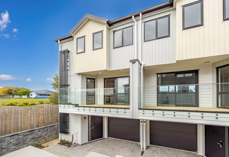3/17 Kingdale Road, Henderson, Auckland - Carousel 2