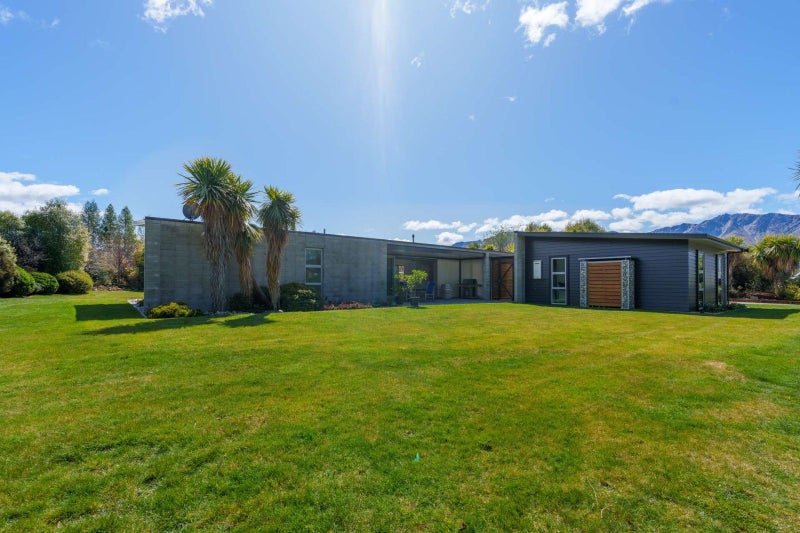 28 Sam John Place, Lake Hāwea - Carousel 2