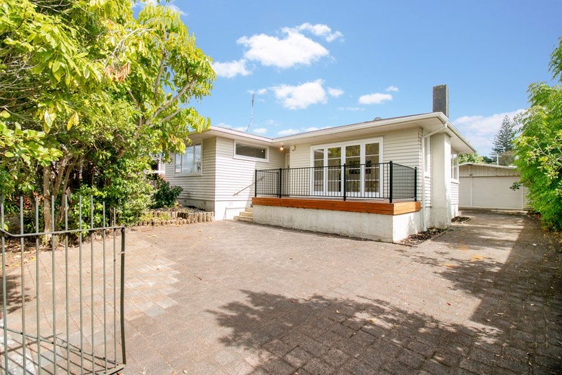 16 Koru Street, Mangere Bridge, Auckland - Carousel 1