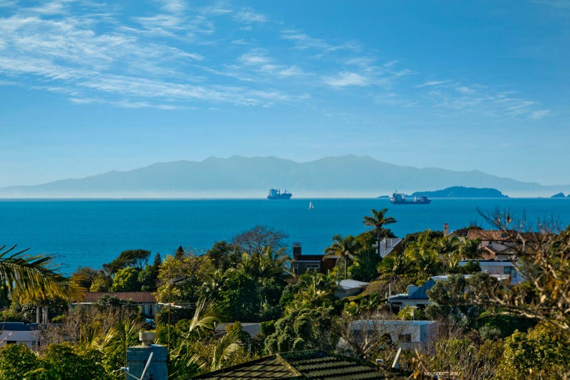 2/7 Sandford Street, Campbells Bay, Auckland - Carousel 2