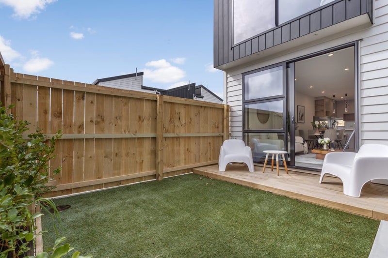 15 Cardigan Street, Morningside, Auckland - Carousel 1