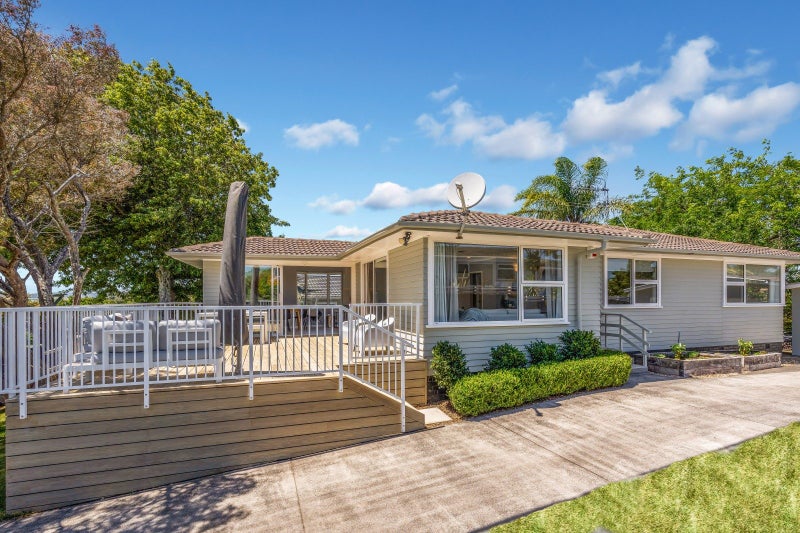 17 Advene Road, Cockle Bay, Auckland - Carousel 1