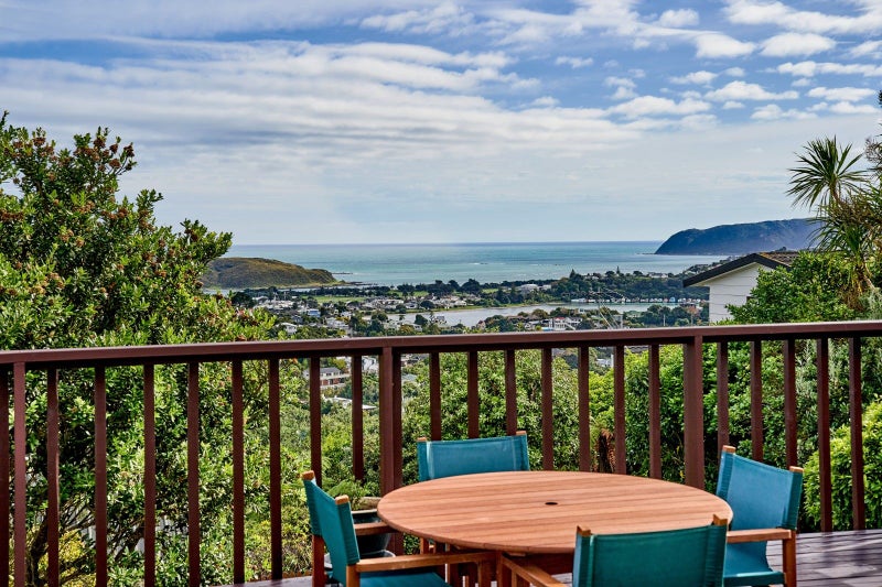 36 Mercury Way, Whitby, Porirua - Carousel 1