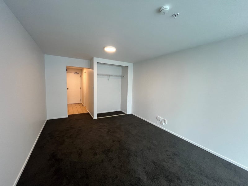 13Q/3 Whitaker Place, Grafton, Auckland - Carousel 5